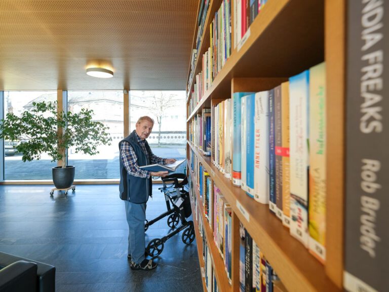 Niklaus Bünter zeigt uns seine Lieblingsplätze und -dinge in seinem Zuhause im Viva Luzern Eichhof