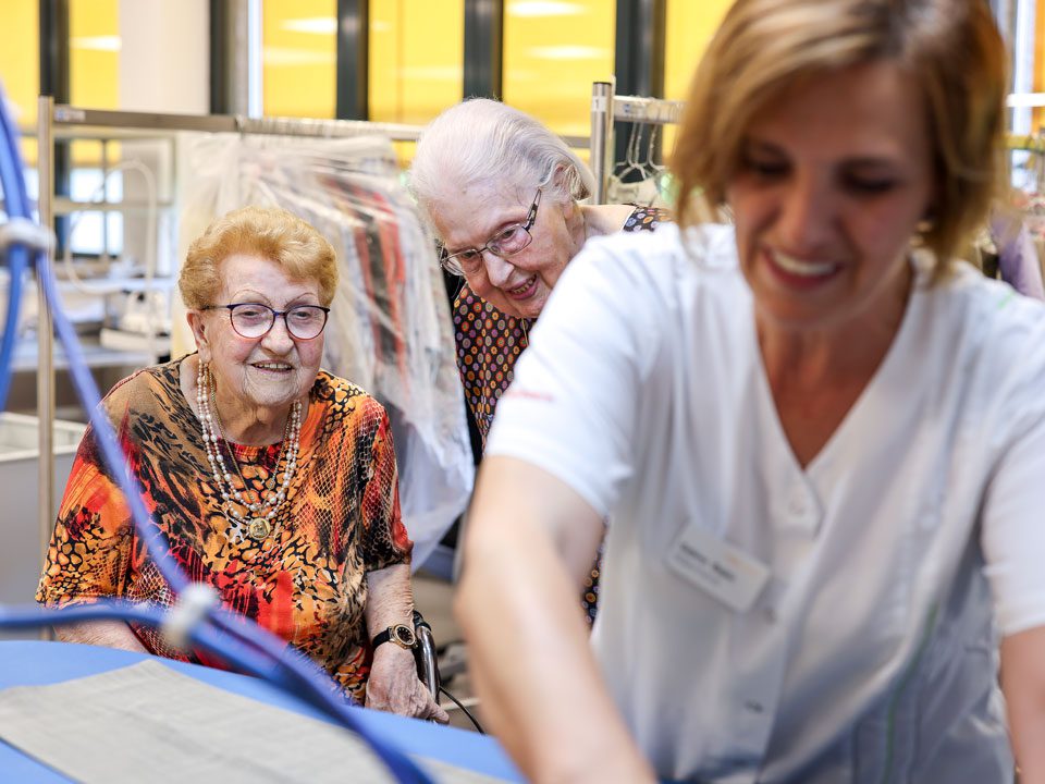 Sabina Bajrić, Mitarbeiterin Wäscherei im Viva Luzern Staffelnhof