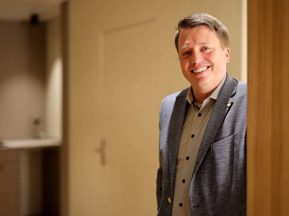 PD Dr. med. Sebastian Zaremba ist ein renommierter Schlafmediziner mit langjähriger Erfahrung.